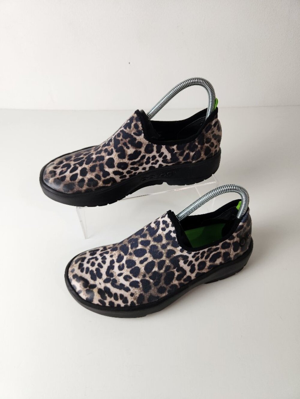 OOFOS Shoes Womens 8.5 Leopard Print OOmg Eezee Low Slip On Recovery Comfort